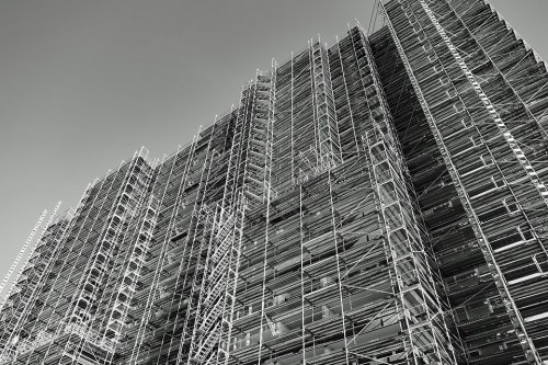 a black and white image of scaffolding