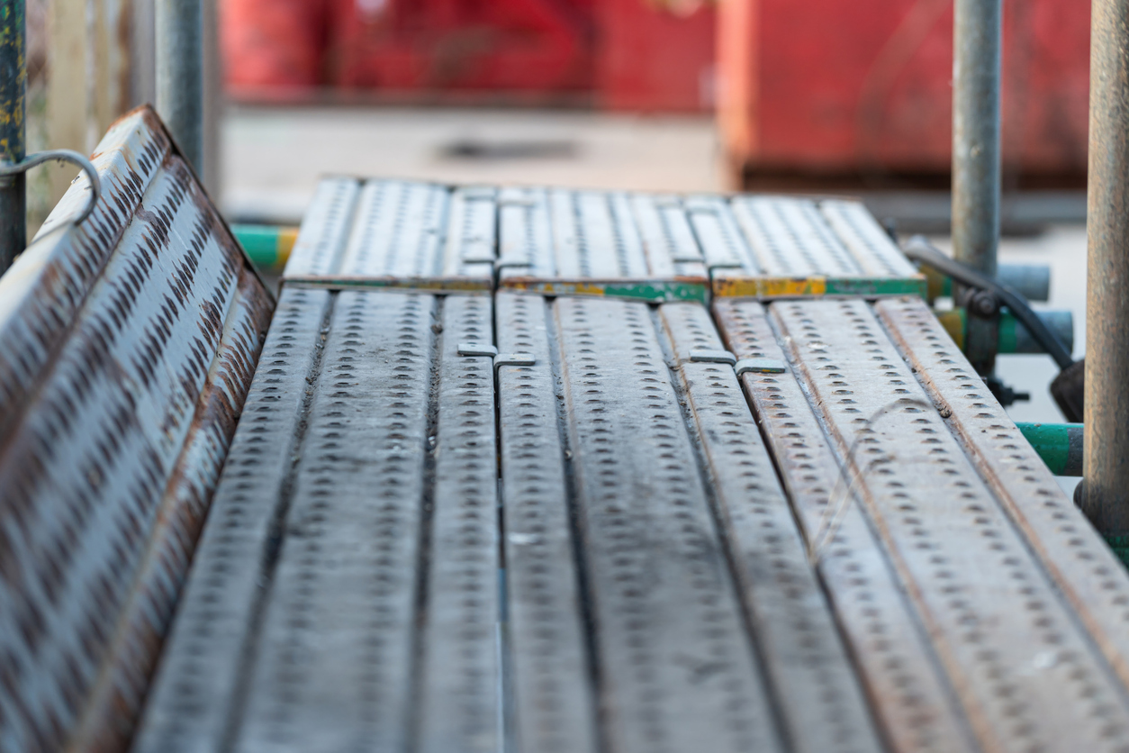 Timber Vs Plastic Scaffold Boards: Which Should You Choos